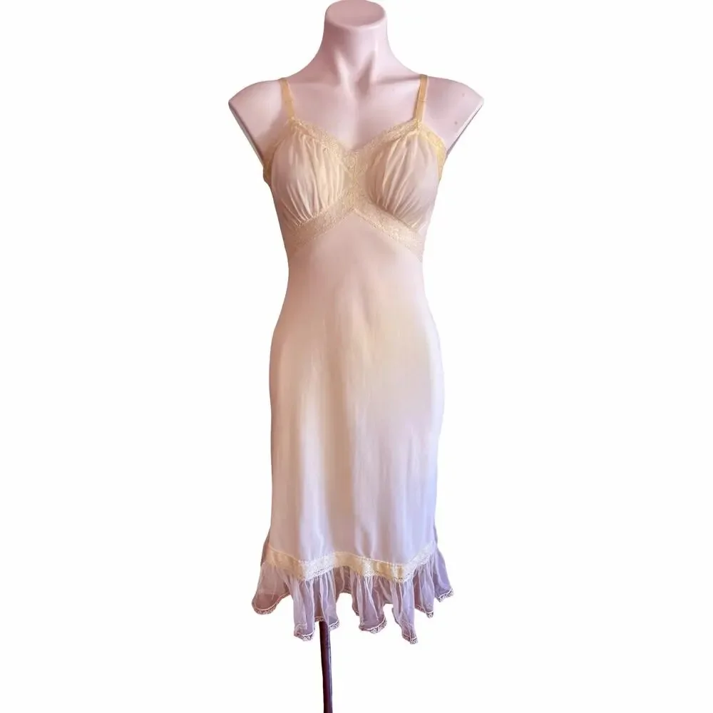 Vintage 1950’s Shadowline Ivory Nylon Full Slip Lace Bodice Ruffle Hem Sz 32
